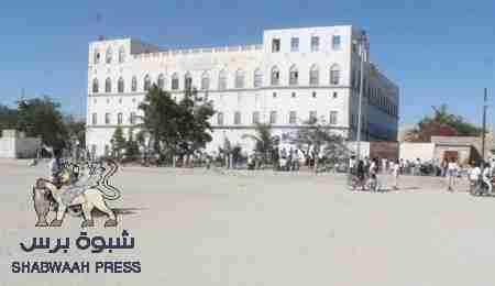 مصنع الرجال … غيل باوزير في سطور